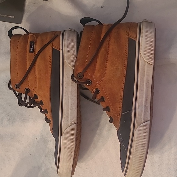 Vans unisex high top shoes size 7 men, 8.5 women - Picture 3 of 6